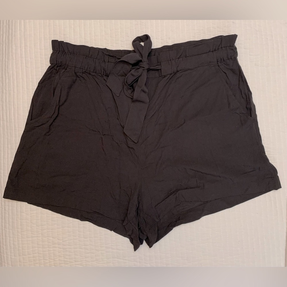 Lou & Grey shorts NWT